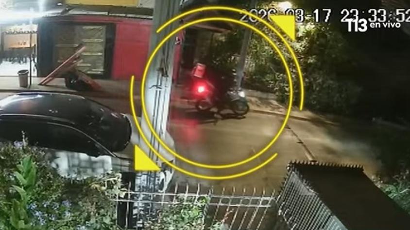 VIDEO | El registro que muestra el momento en que funcionario de la PDI balea a asaltantes en local de Estación Central