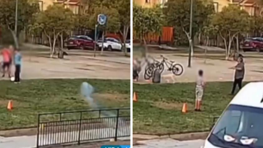 Hombre lanzó petardo a niños que jugaban en una plaza en Maipú: se habría molestado por pelotazos a su auto