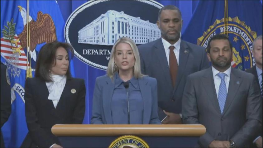 Trump despide a su fiscal general, Pam Bondi