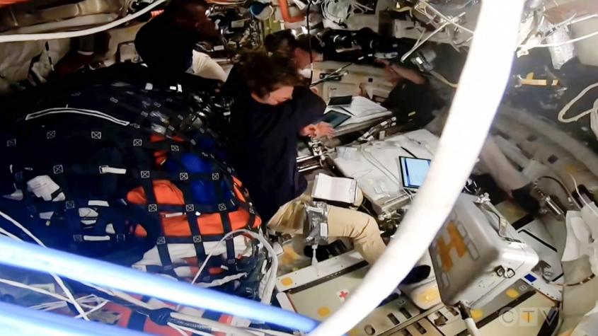 Astronautas bautizan un cráter de la Luna con el nombre de la difunta esposa del comandante de Artemis II