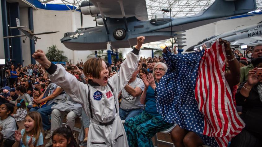 Revelan las primeras imágenes de la tripulación de Artemis II de regreso en la Tierra 