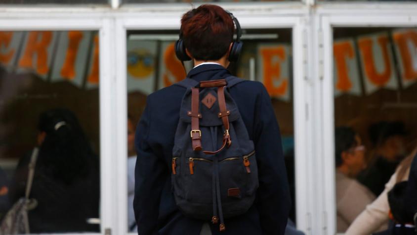 Inhabilidad para gratuidad y revisión de mochilas: Las medidas para combatir violencia en colegios en proyecto de Kast Inhabilidad para gratuidad y revisión de mochilas: Las medidas para combatir violencia en colegios en proyecto de Kast