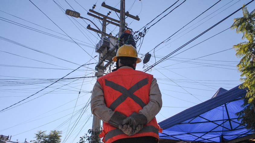 Enel anuncia corte programado de luz para este domingo 12 en siete comunas de la RM