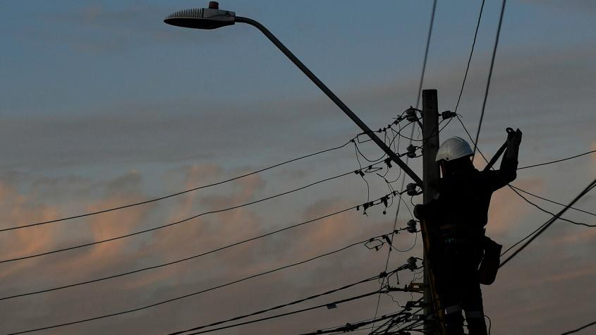 En 11 comunas: Anuncian corte de luz en varios sectores de la región Metropolitana para HOY