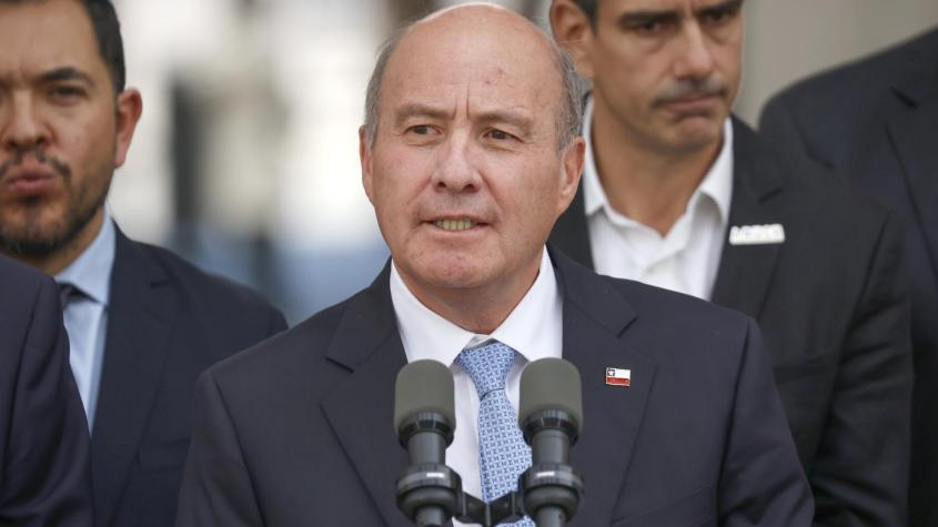 "No se puede tapar el sol con un dedo": Quiroz explica aumento de caja fiscal y acusa traspaso de "gastos y deuda"