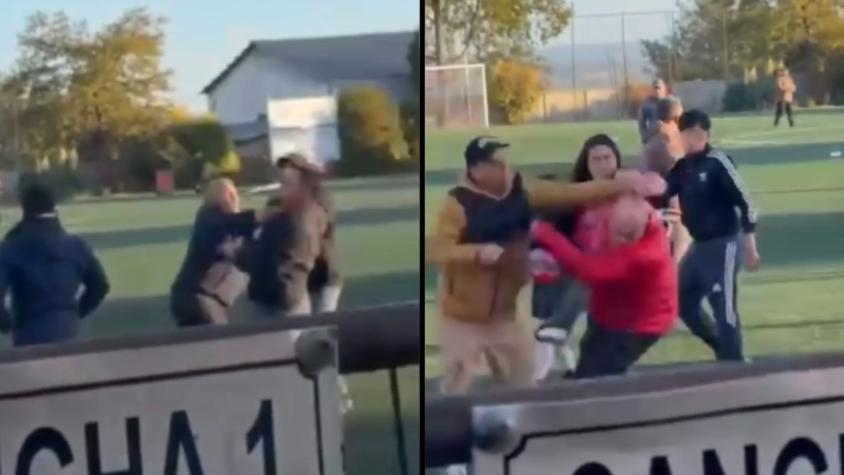 VIDEO | Patadas, empujones y caos: Violenta batalla campal en partido de fútbol amateur en Nueva Imperial