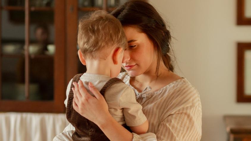 ¿Mamá, te vas a morir? Cuándo hablar sobre la muerte con los hijos y por qué no se recomienda decirles que las personas "se van al cielo"
