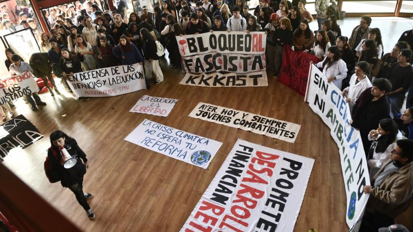 El singular petitorio estudiantil entregado a la ministra Ximena Lincolao minutos antes de ser agredida

Ex-Ante en T13 »