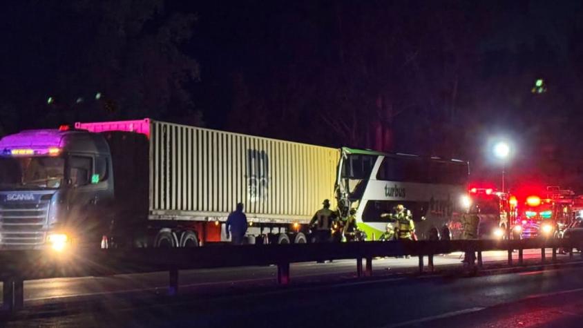 Choque entre bus y camión en la Ruta 68 dejó al menos 20 lesionados 