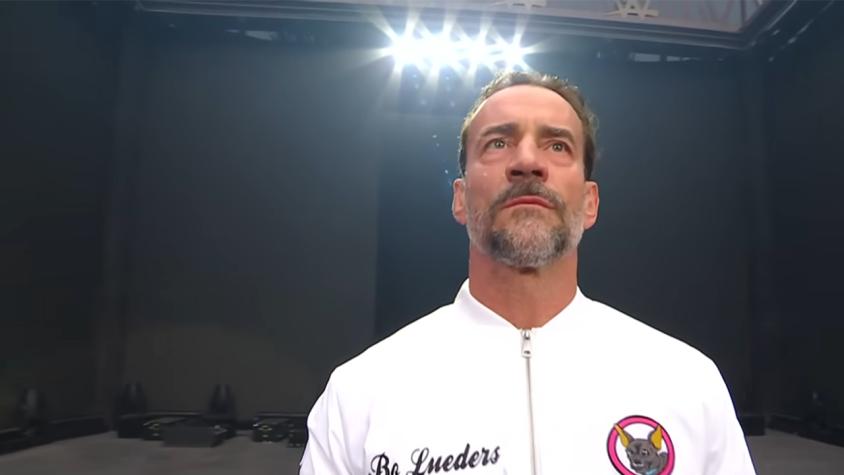 Luchador de WWE estalla contra fan y le arroja el celular al suelo: estaba grabando a las superestrellas en un hotel