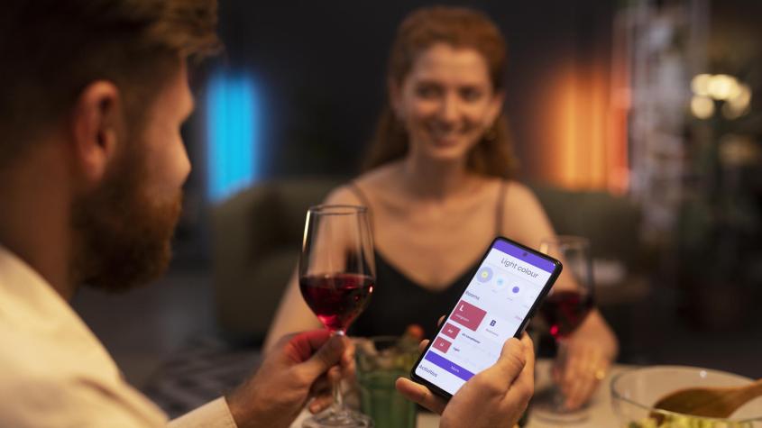 Japón ofrece dinero por usar apps de citas: buscan frenar caída de nacimientos