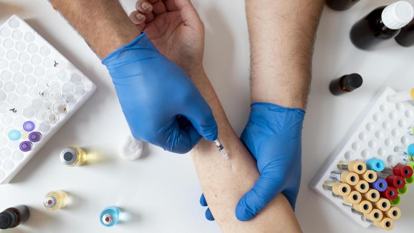 ¿Tienes que hacerte un chequeo médico? Revisa cómo acceder a exámenes preventivos y de laboratorio a costo cero