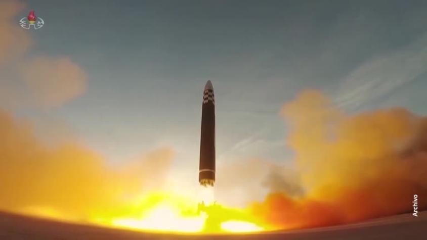 Corea del Norte lanza misiles balísticos hacia el mar frente a su costa este