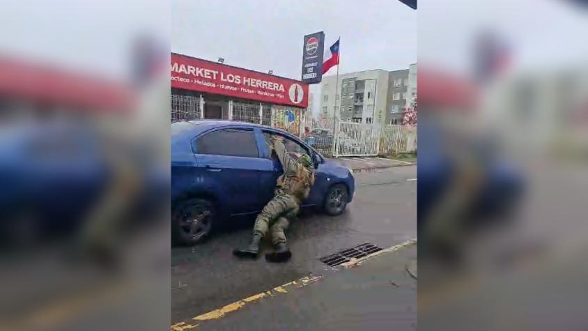 VIDEO | Colgando desde una ventana del auto: Carabinero fue arrastrado por más de un kilómetro en Chiguayante VIDEO | Colgando desde una ventana del auto: Carabinero fue arrastrado por más de un kilómetro en Chiguayante