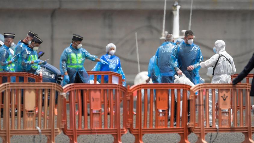 Inicia desembarco del crucero afectado por hantavirus: algunos pasajeros ya vuelan de regreso a sus países