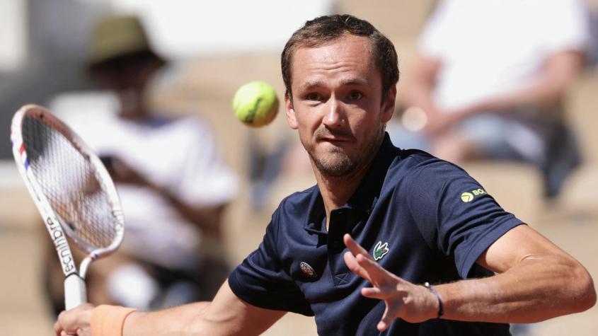 "¡Compórtate!": El diálogo viral entre Medvedev y su esposa en pleno partido de Roland Garros