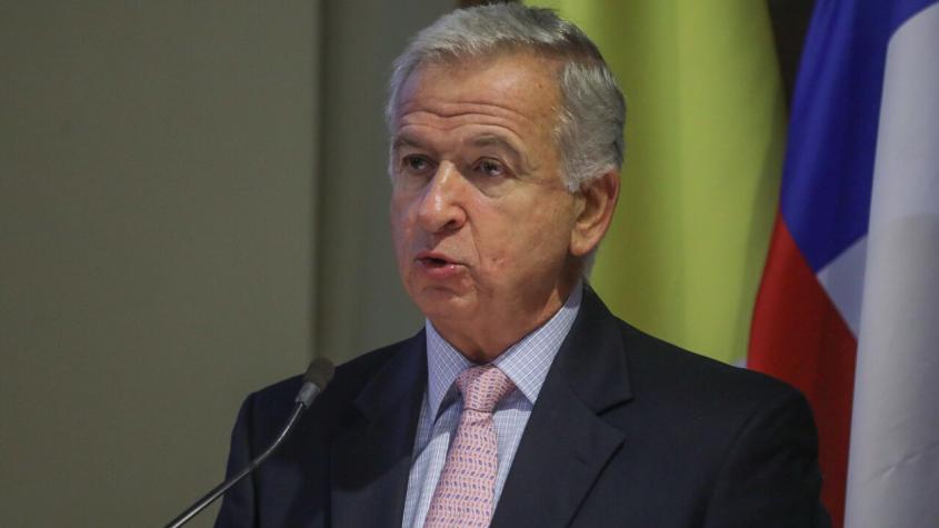 Larraín apoya uso de decretos para Ley de Reconstrucción pero recalca que para una reforma tributaria "no se puede hacer"