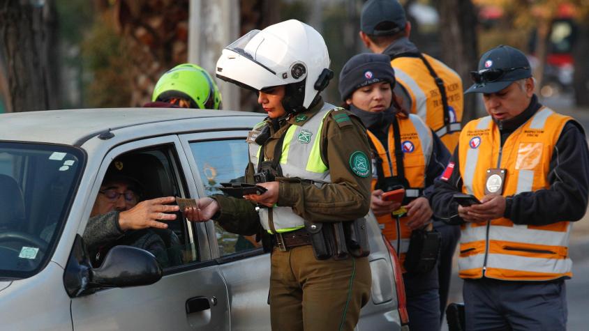 Restricción vehicular: TODAS las patentes que NO pueden circular este lunes de preemergencia