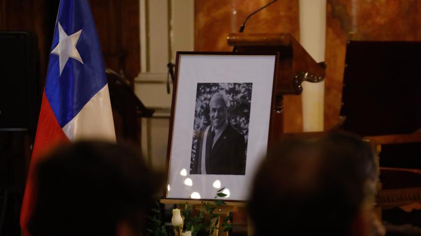 Es oficial: Publican norma para instalar monumento al expresidente Piñera frente a La Moneda