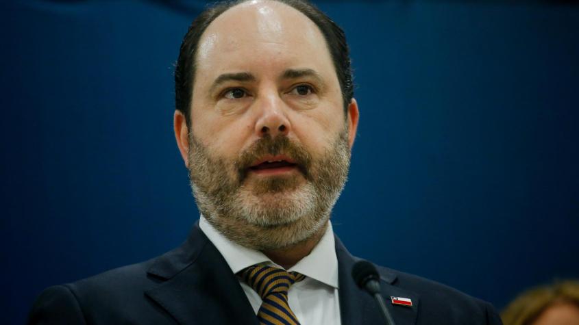 Ministro del Trabajo advierte sobre "emergencia laboral" y descarta recorte en beneficios sociales