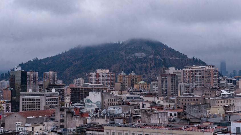 Este miércoles vuelven las precipitaciones: ¿A qué hora comienza la lluvia en Santiago?