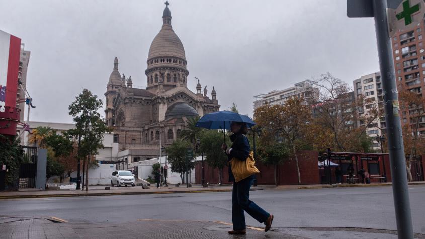 Llegan las precipitaciones: Revisa a qué hora comenzará a llover en Santiago