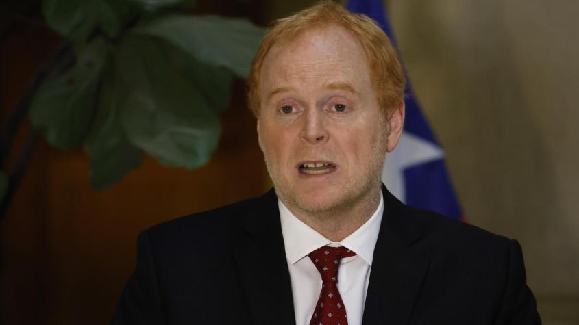 Tras acusación de "inconsistencias": senador Rojo Edwards asegura que administración de Boric falseó "sistemáticamente los datos" Tras acusación de "inconsistencias": senador Rojo Edwards asegura que administración de Boric falseó "sistemáticamente los datos"