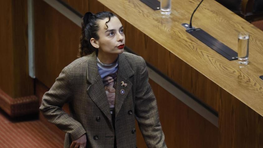 Facultad de Derecho de la U. de Chile anuncia investigación tras 'funa' a diputada Javiera Rodríguez Facultad de Derecho de la U. de Chile anuncia investigación tras 'funa' a diputada Javiera Rodríguez