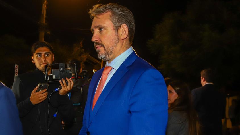 Diputado Riquelme sale a aclarar "antecedentes falsos" y asegura que su pareja accedió al subsidio cuando estaban "separados y sin convivencia"