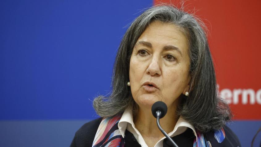 Ministra Chomali transparenta "preocupación" por indicación que exige a establecimientos de salud reportar a migrantes irregulares