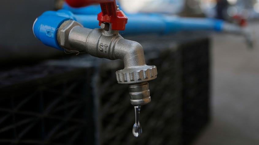 Masivo corte de agua en la región Metropolitana: los horarios en que se interrumpirá el servicio este viernes