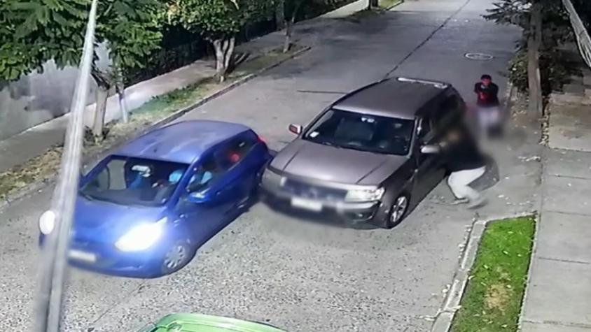 Violento portonazo en Providencia: Víctima recibió disparo con subametralladora UZI
