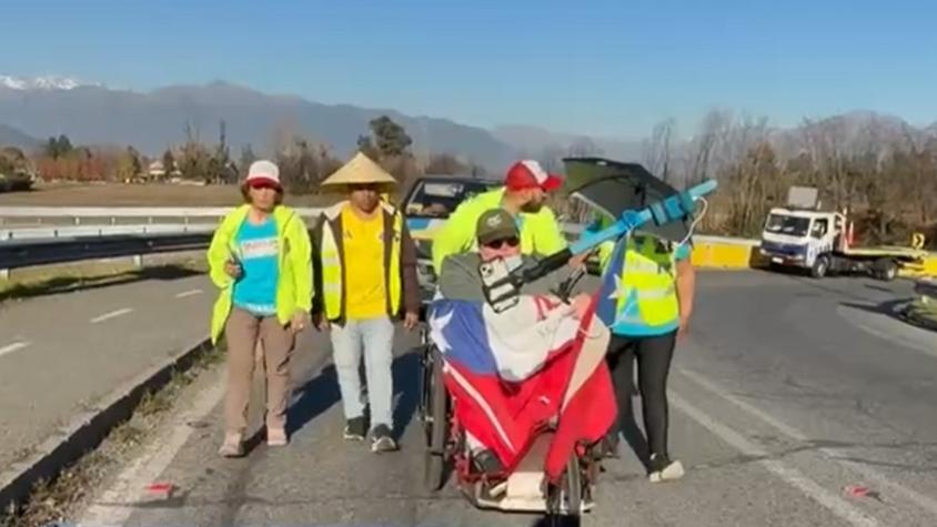 Caminan desde Puerto Montt a Santiago: Familia necesita $3.500 millones para tratamiento de su hijo