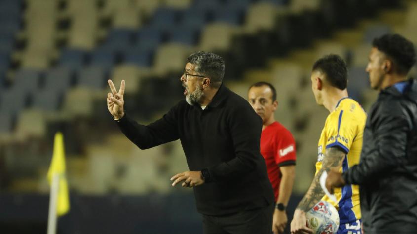 Llegó hace un mes y medio: DT de equipo chileno presenta su renuncia para dirigir en Uruguay