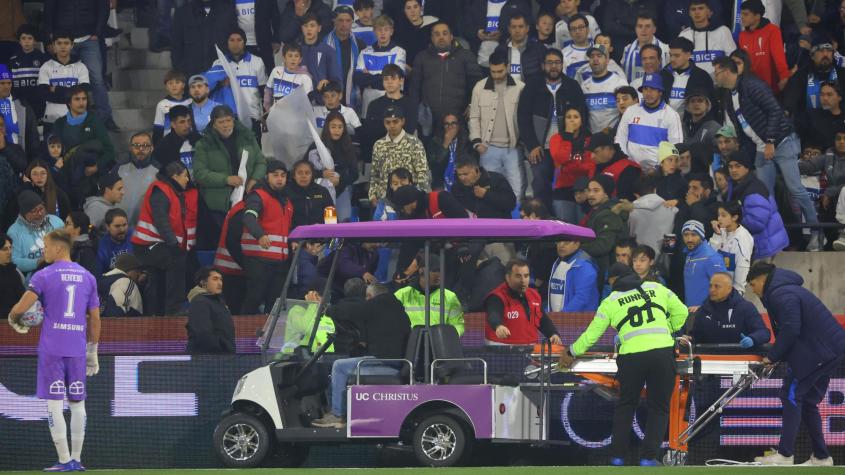 Hincha de Universidad Católica fue reanimado tras pérdida de consciencia Hincha de Universidad Católica fue reanimado tras pérdida de consciencia