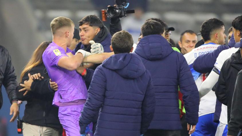 Golpes de puño, empujones y un kinesiólogo lanzando agua: Qué denunció el informe arbitral de la pelea en el Clásico Golpes de puño, empujones y un kinesiólogo lanzando agua: Qué denunció el informe arbitral de la pelea en el Clásico