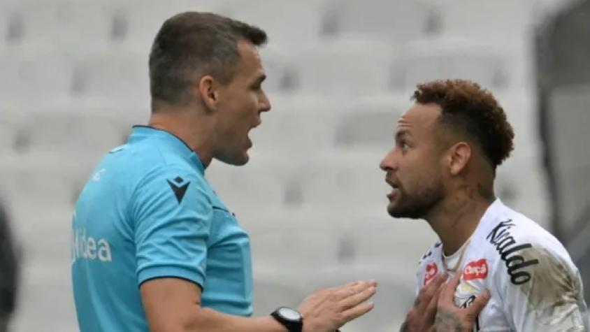VIDEO | Neymar fue reemplazado ¡por error! y explotó contra los árbitros