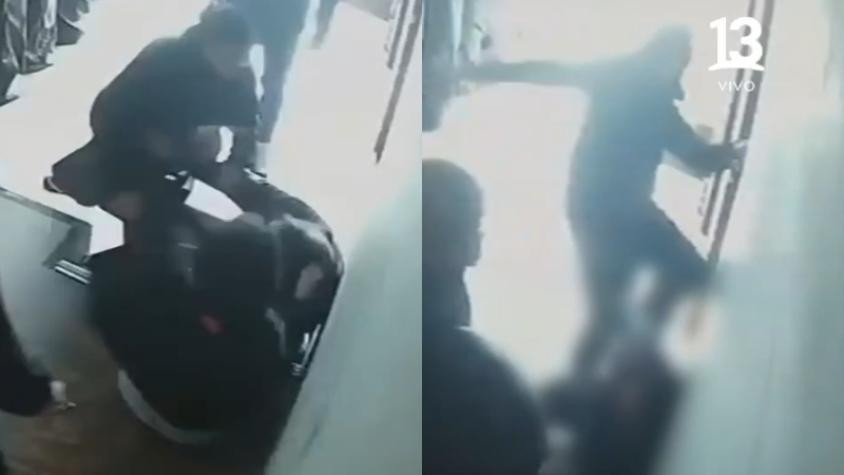 Brutal agresión a guía en restaurante de Reñaca: acusan que agresores "son una familia muy peligrosa en el ambiente del turismo" Brutal agresión a guía en restaurante de Reñaca: acusan que agresores "son una familia muy peligrosa en el ambiente del turismo"