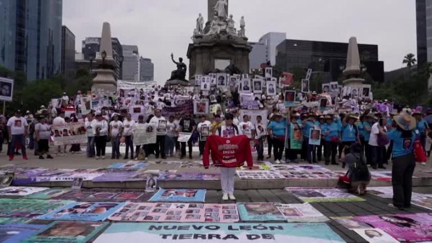 Parientes de desaparecidos en México realizan protesta en el Día de las Madres antes del Mundial