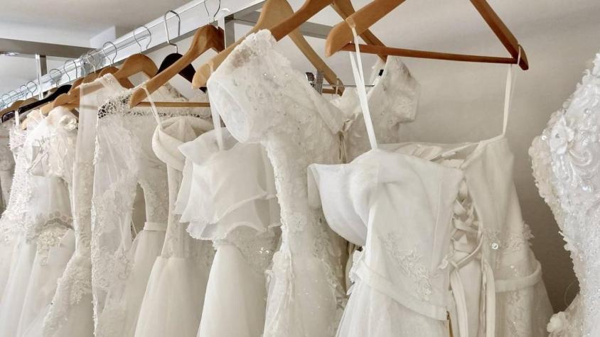 Mujer sufrió la rotura de su vestido de novia camino al matrimonio: Justicia falló a su favor y empresa le pagará indemnización