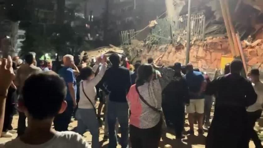 A gritos, venezolanos buscan a los suyos entre los escombros de edificios