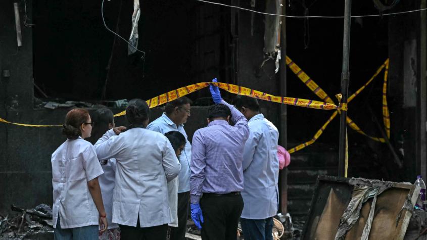 Al menos 21 muertos por un incendio en un hotel de la capital de India