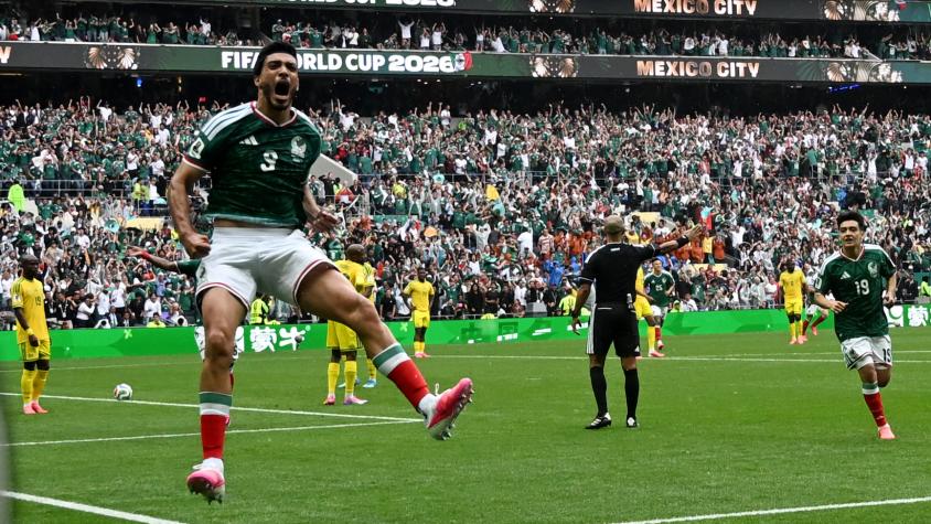 México suspende clases y ordena teletrabajo en el sector público por partidos del Mundial