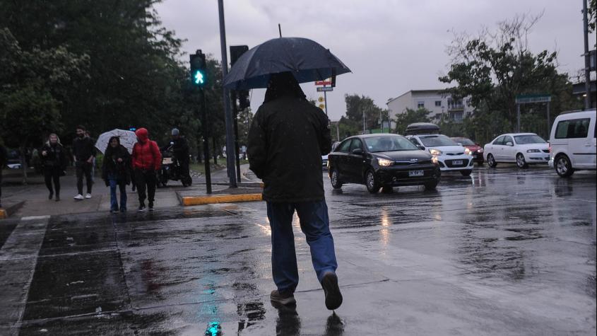 Pronostican precipitaciones durante esta semana en Santiago: ¿Cómo estará el Día del Padre?