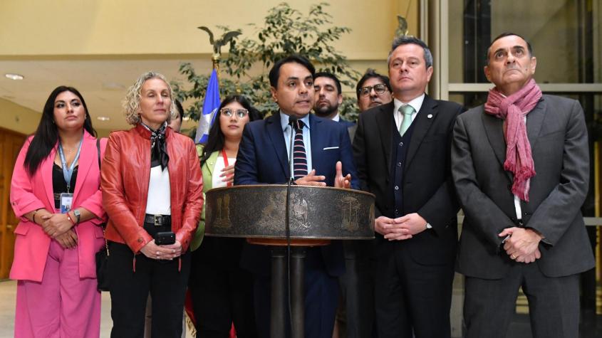 Bancada DC anuncia proyecto para crear el Registro de Vándalos de Cuello y Corbata