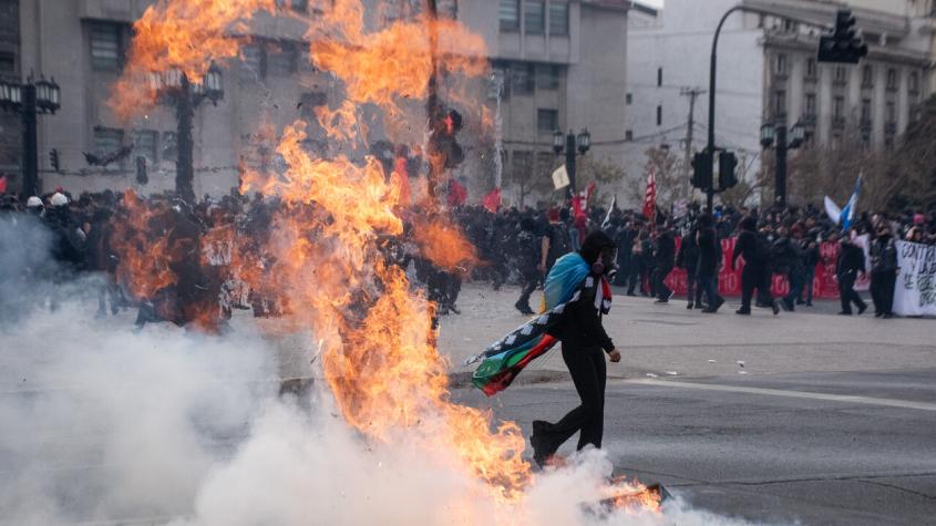 Estudiante de Derecho de la U. de Chile termina con múltiples fracturas en el rostro tras manifestaciones en la Alameda
