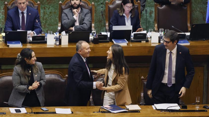 Revisión de mochilas e imposibilidad de gratuidad: En qué consiste la ley de Escuelas Protegidas que fue despachada
