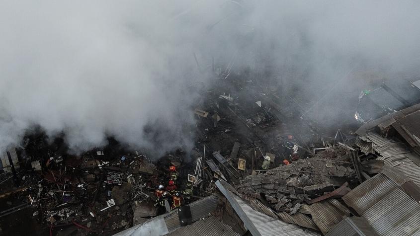 Un herido, un extraviado y 10 personas atrapadas por derrumbe: Lo que se sabe del gran incendio en el centro de Santiago Un herido, un extraviado y 10 personas atrapadas por derrumbe: Lo que se sabe del gran incendio en el centro de Santiago