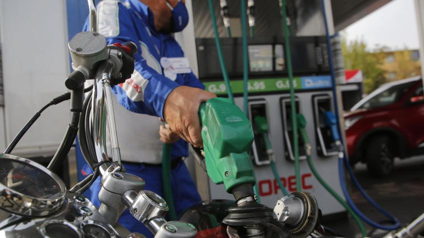 ENAP confirma baja en el precio de las bencinas: diésel disminuirá hasta $117,5 por litro