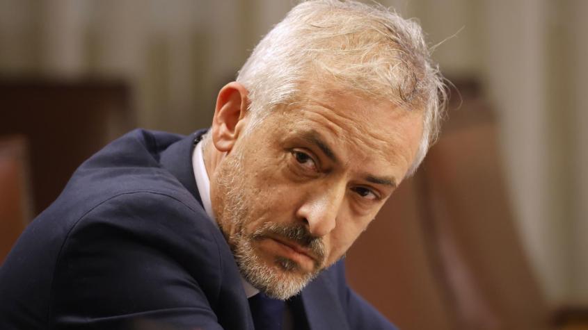 El documento firmado por Luis Thayer en el SERMIG que flexibilizó requisitos clave para el ingreso de haitianos a Chile